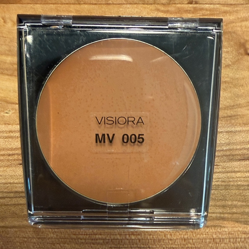 Compact Cream MV 005 – Warm Tan Finish